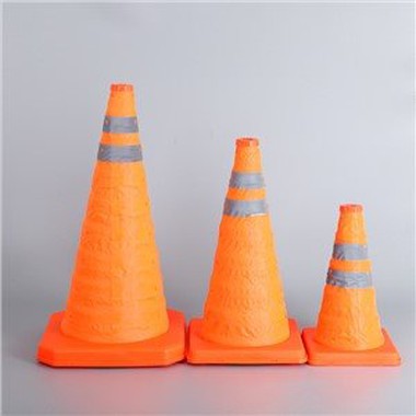 Sammenklappelige orange advarselsvejkegler